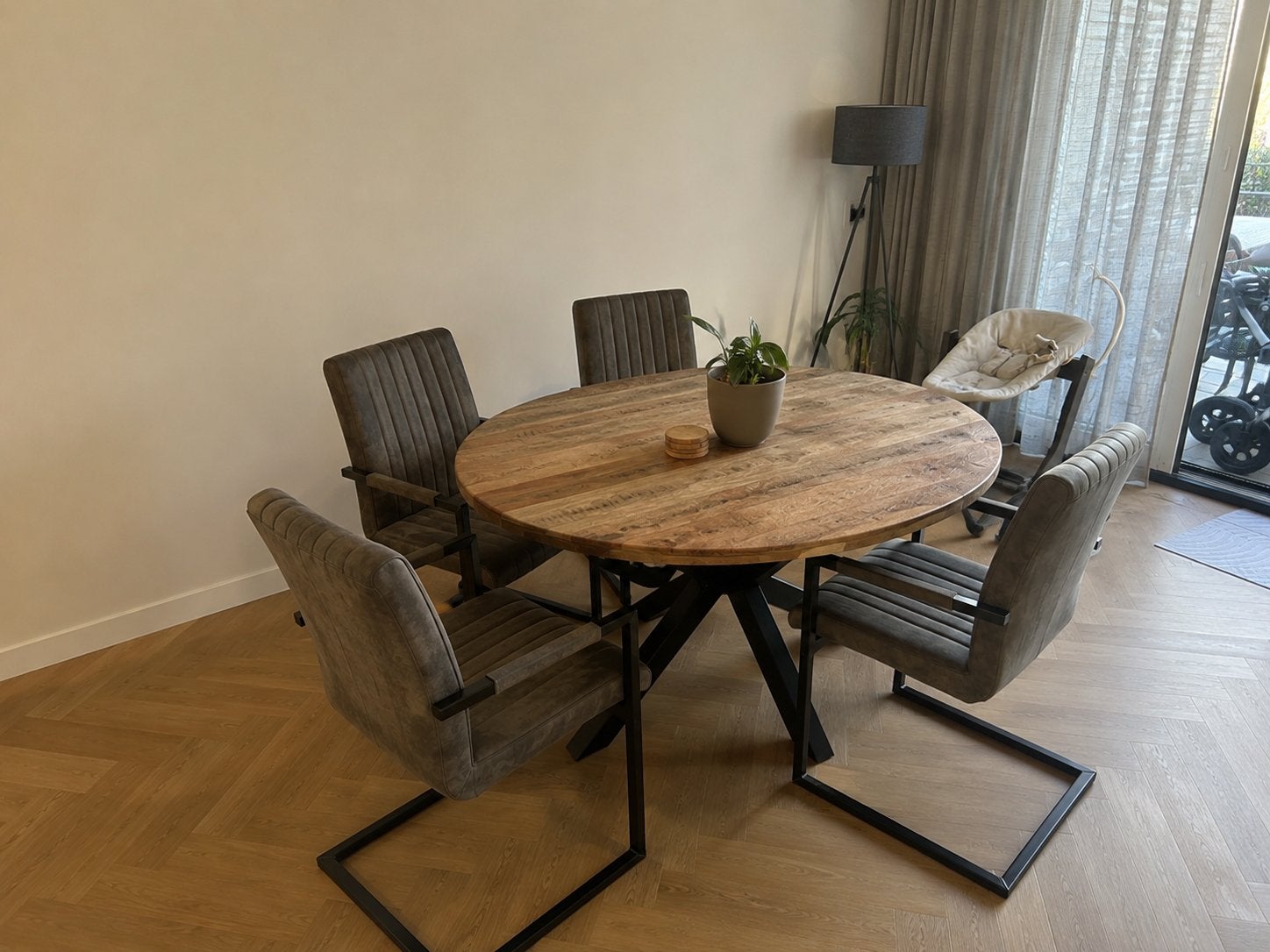 Mangohouten ronde eettafel 130cm met 4 stoelen, Ophalen, Gebruikt, 100 tot 150 cm, Rond
