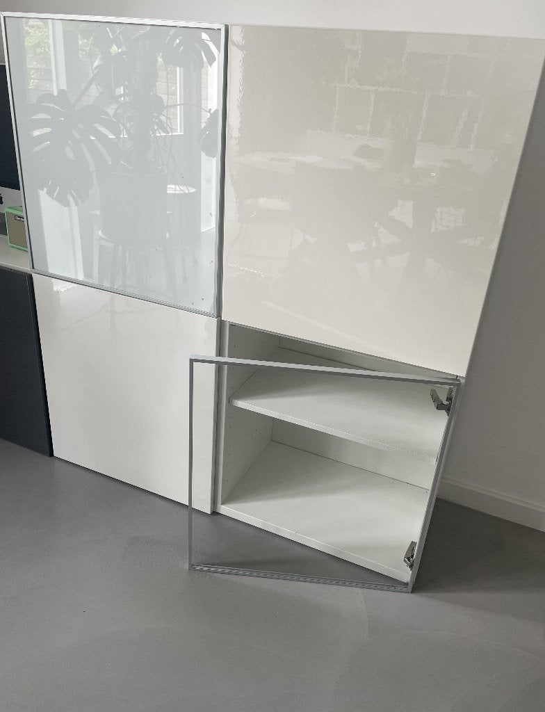 Witte IKEA BESTA-kast met TOMBO deuren, Ophalen, 100 tot 150 cm, Overige houtsoorten, 100 tot 150 cm