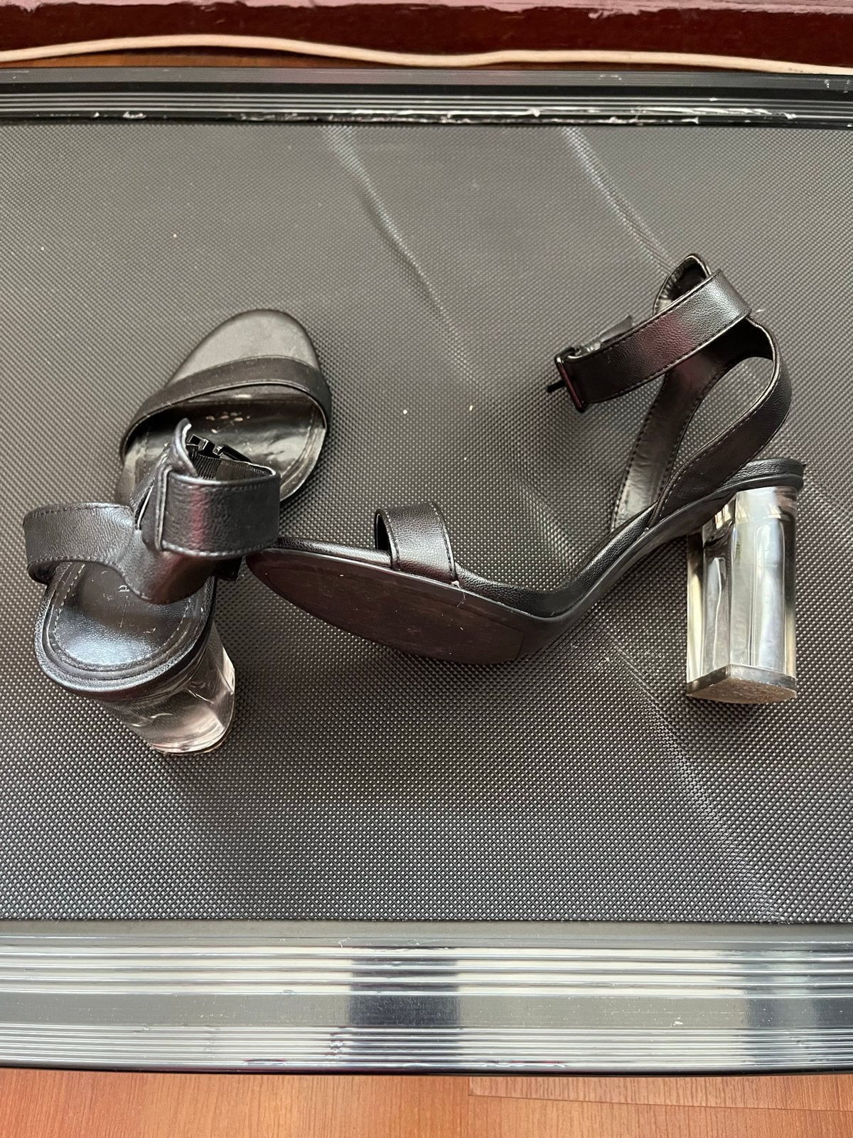 Bershka sandalen met transparante hak - Maat 35, Ophalen of Verzenden, Gedragen, Zwart, Sandalen of Muiltjes