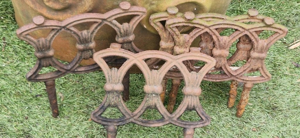 4 doorleefde gietijzeren perkhekjes (brocante), Ophalen of Verzenden, Gebruikt, IJzer, Sierhekwerk