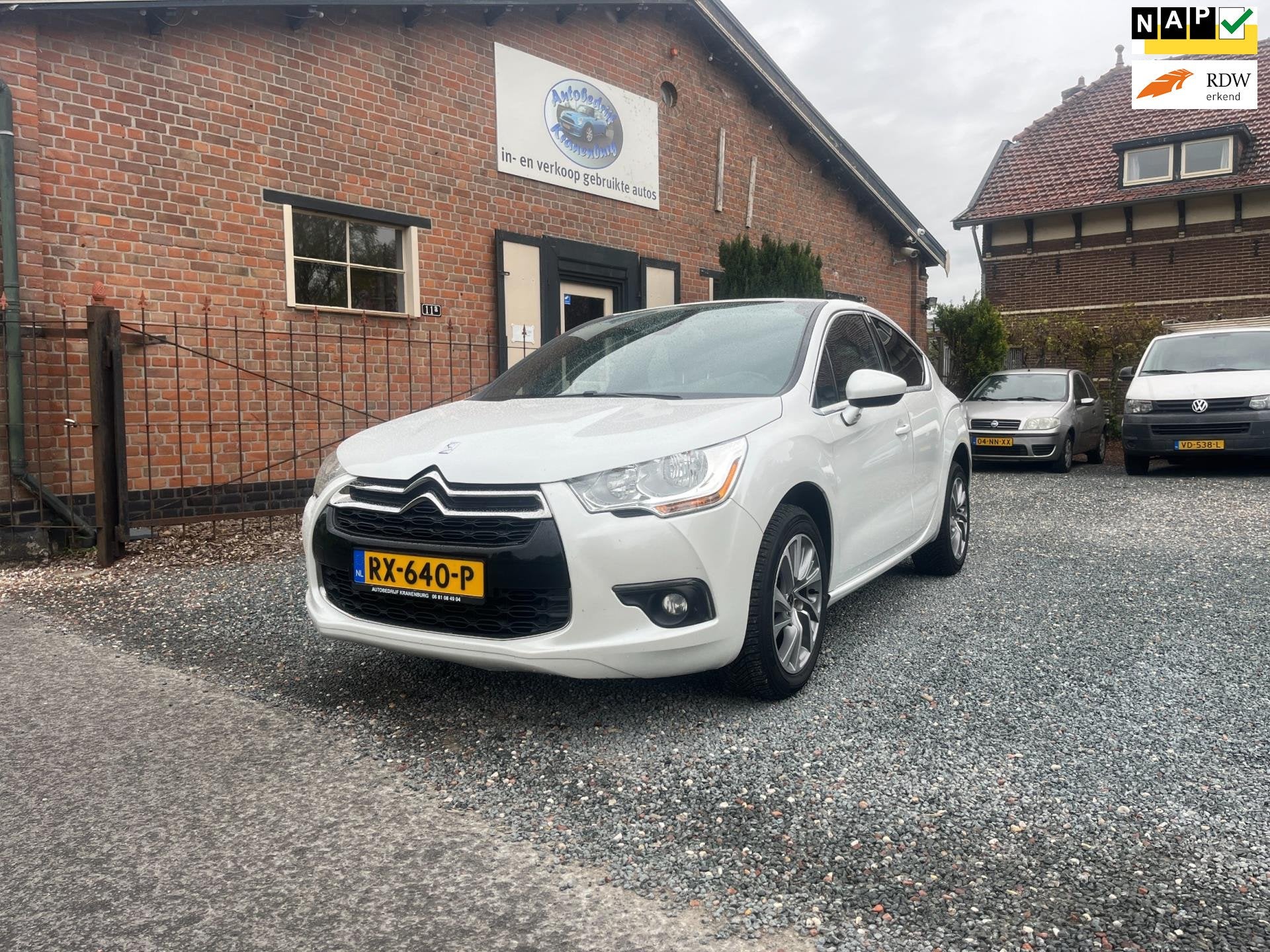DS 4 1.2 PureTech Chic ( Climate controle + Navigatie + Trek, Auto's, DS, Stof, Gebruikt, 1199 cc, Wit