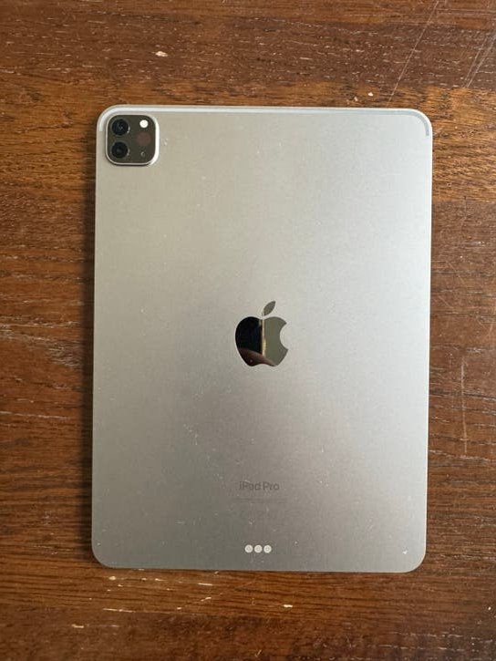 Foto 3 van iPad Pro 11 inch (4e gen) 128GB met hoes - Zo goed als nieuw