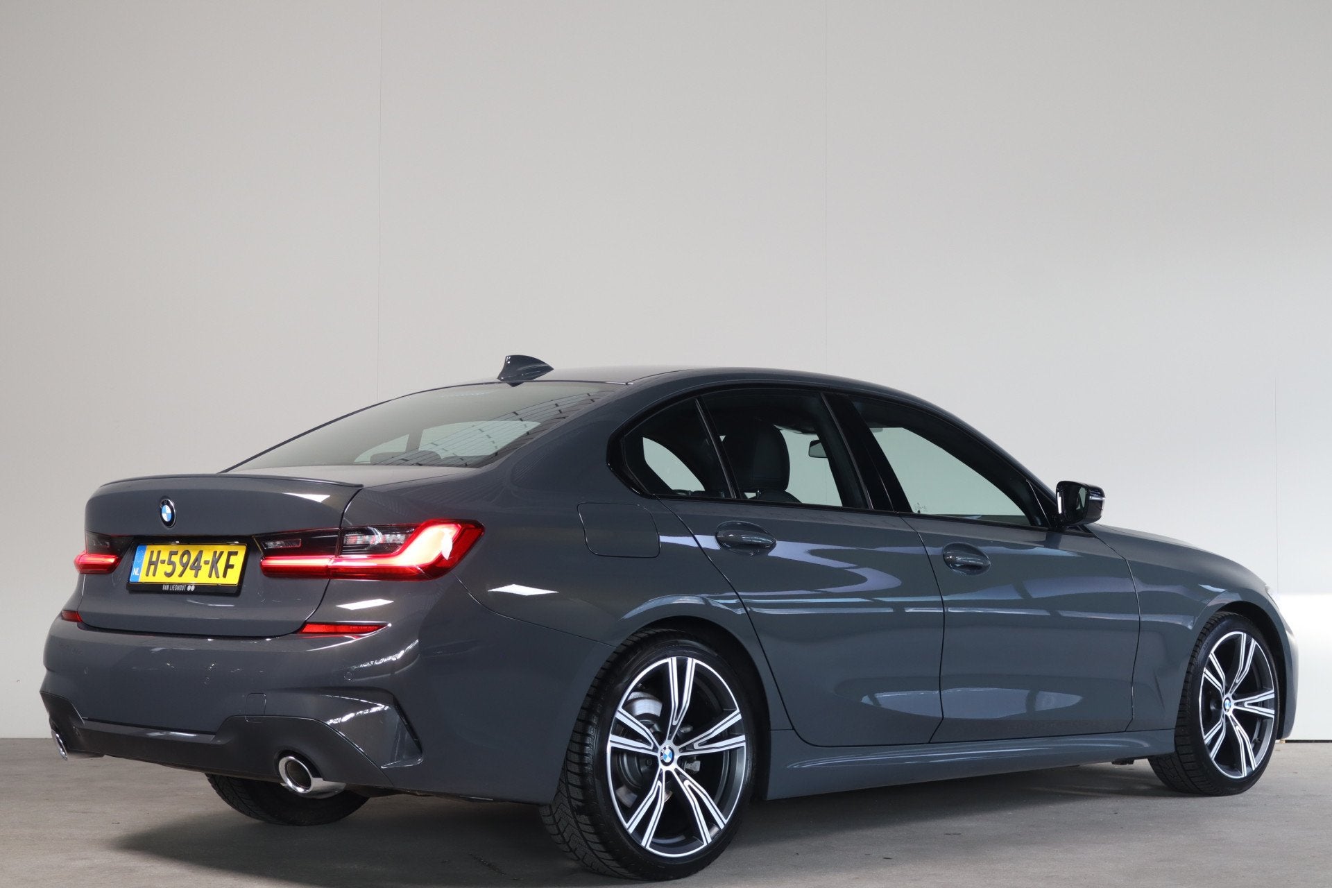 BMW 3-serie 320i Executive Edition - NL- Auto! *Dravit-grau, 1998 cc, Achterwielaandrijving, Gebruikt, Euro 6