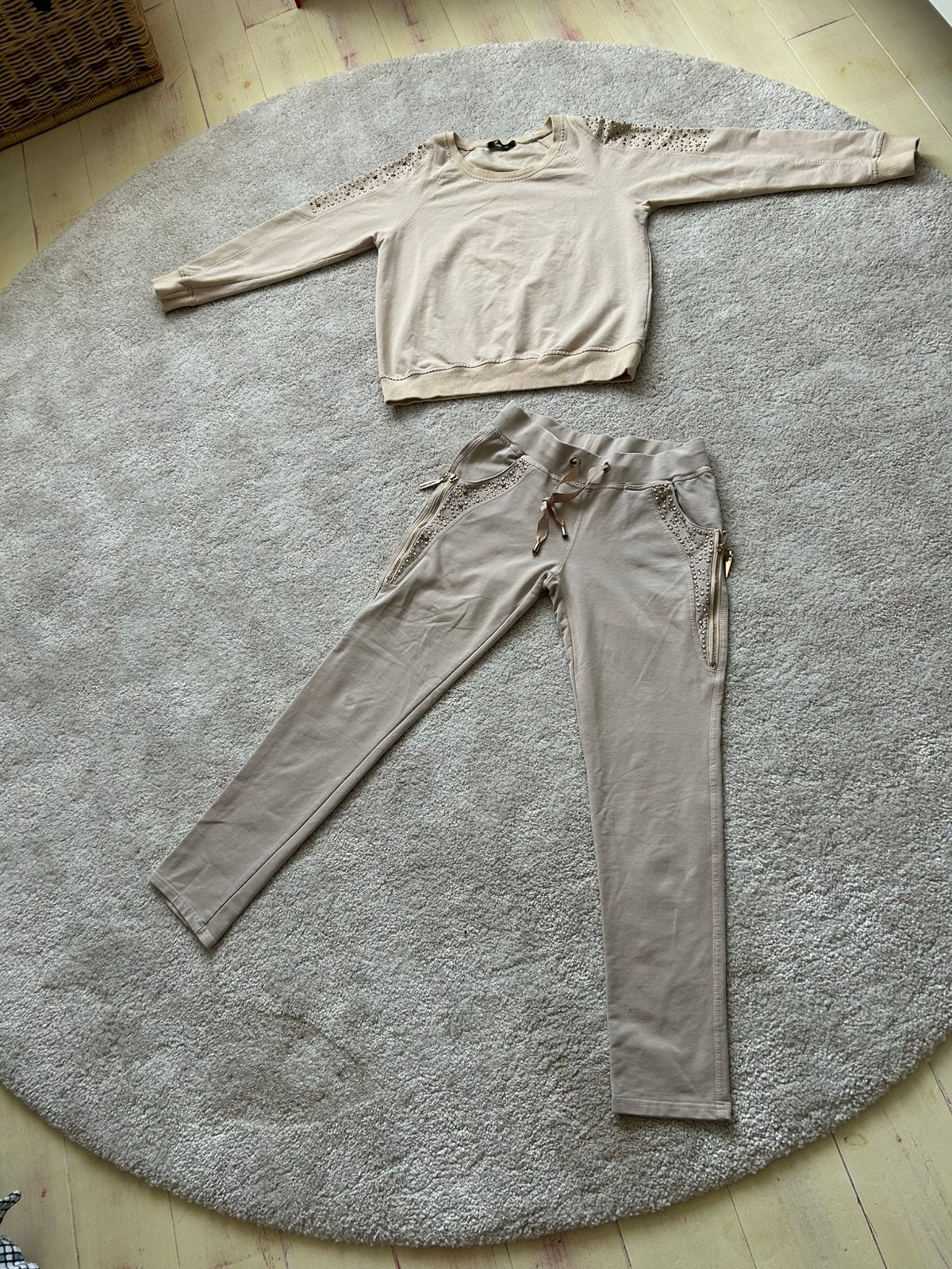 Joggingpak maat 36 - 38  S - M met strass steentjes huispak, Ophalen of Verzenden, Zo goed als nieuw, Maat 36 (S), Zwart