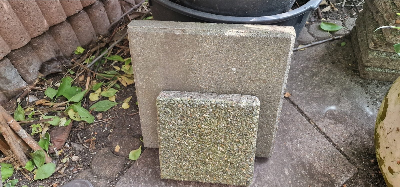 Betonnen terrastegels 4 stuks 30x30cm en 10 stuks 20 x 20cm, Gebruikt, Klinkers, Ophalen of Verzenden, Minder dan 5 m²