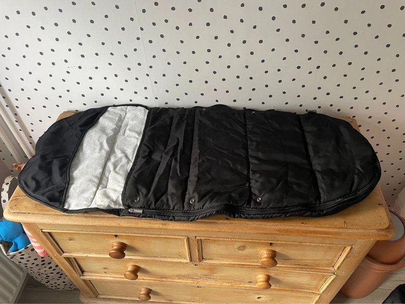 Prenatal voetenzak (nieuw) grijs met zwart universeel, Kinderen en Baby's, Overige Kinderen en Baby's, Ophalen of Verzenden, Nieuw