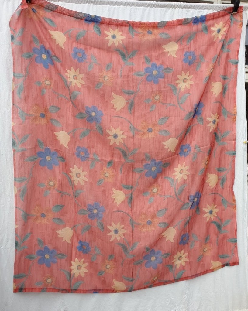 Mooi gordijn,met bloemen,doorschijnend. Lengte 170 breed 147, ., Ophalen of Verzenden, Zo goed als nieuw, .