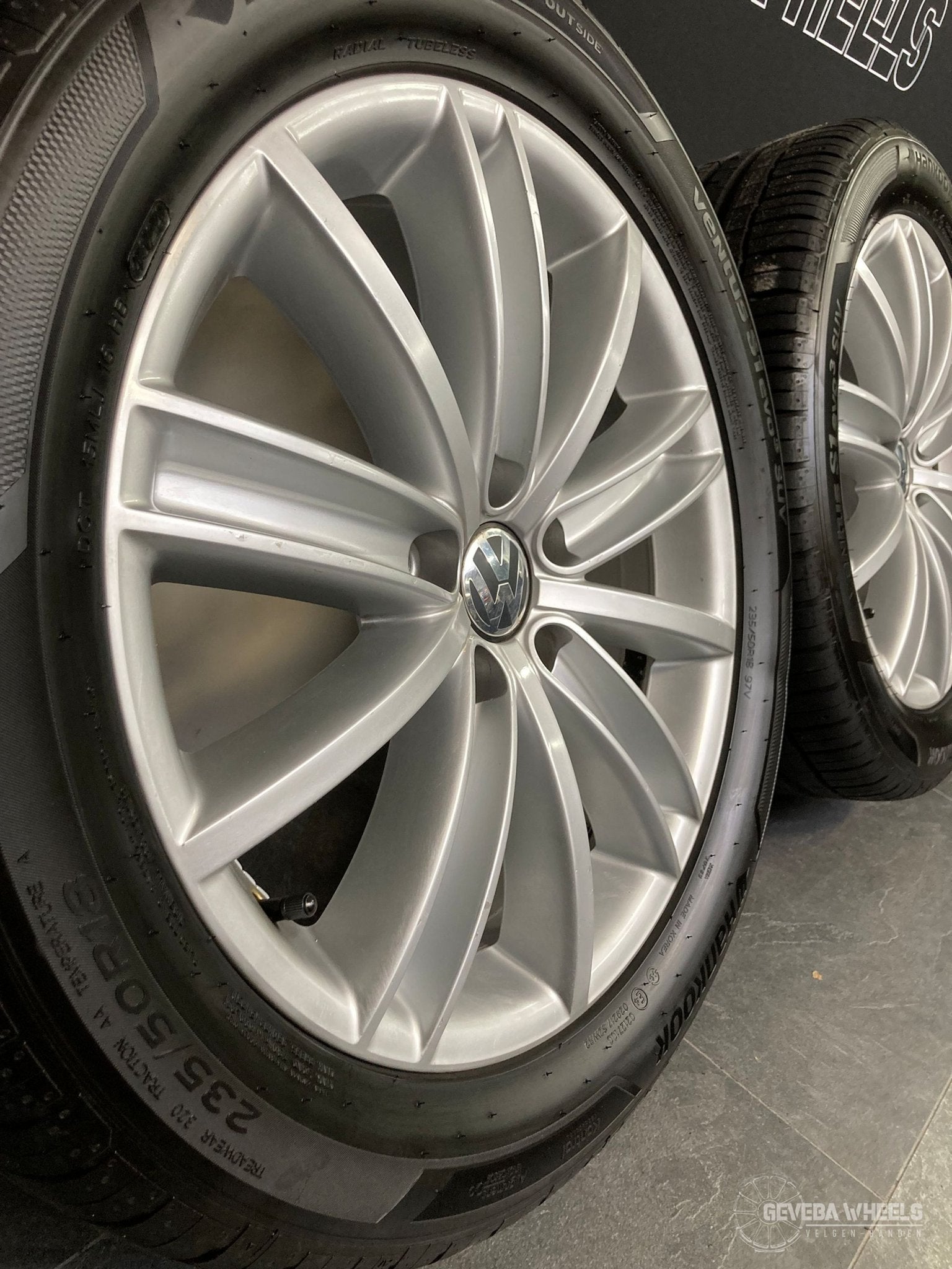 18” originele Volkswagen Tiguan 5N0 velgen + banden 5x112, 18 inch, Gebruikt, -, -