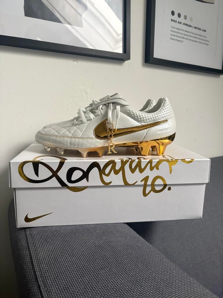 Nike tiempo Ronaldinho touch of gold, Maat XS of kleiner, Schoenen, Nieuw, Ophalen of Verzenden
