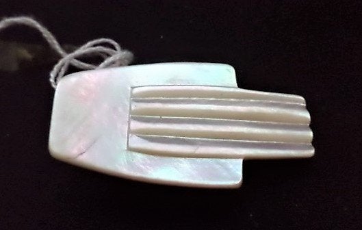 Prachtige Vintage Art Deco Kledingclip Parelmoer (6467-42), Ophalen, Zo goed als nieuw