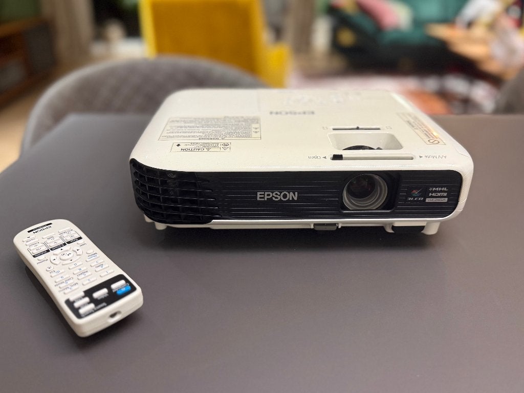 Epson EB-U04 Projector / Beamer – In zeer goede staat, Ophalen, Zo goed als nieuw, LCD, Full HD (1080)