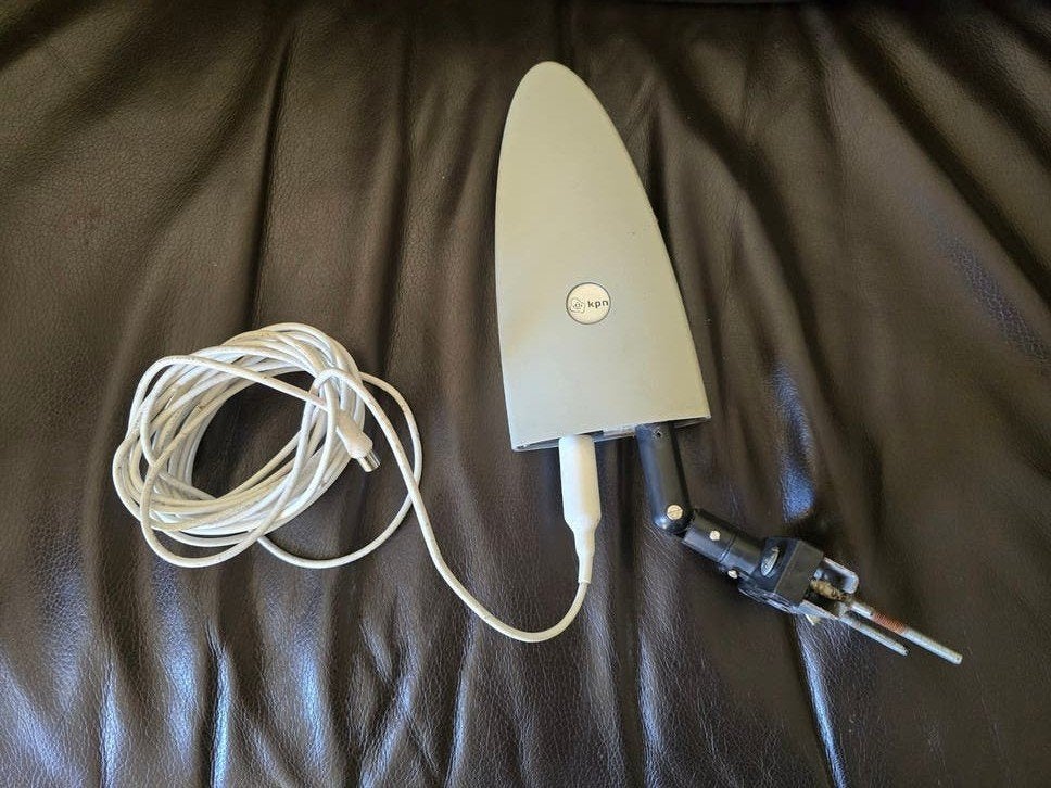 Digitenne T2 buitenantenne van KPN met lange iec coaxkabel, Ophalen of Verzenden, Zo goed als nieuw, Overige merken