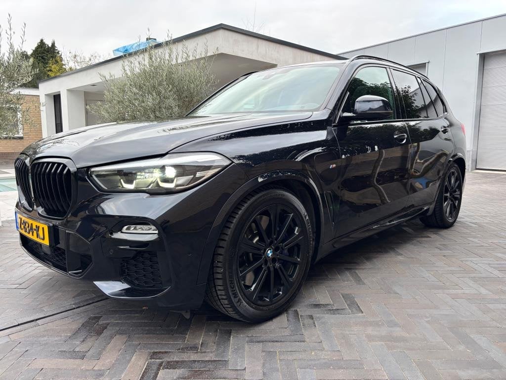 BMW X5 XDrive45e Carbon zwart M-pakket PANORAMA 394 pk, Auto's, Dealer onderhouden, Gebruikt, Zwart, Vierwielaandrijving