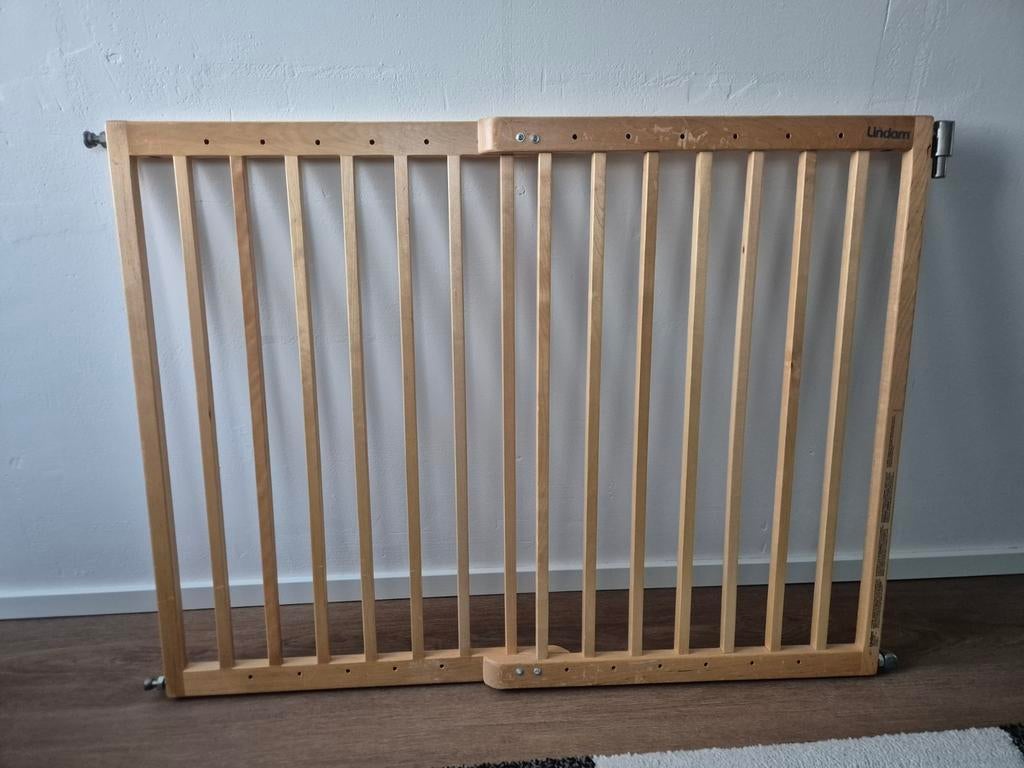 Lindam houten traphekje (63.5 cm tot 106cm), Ophalen, Gebruikt