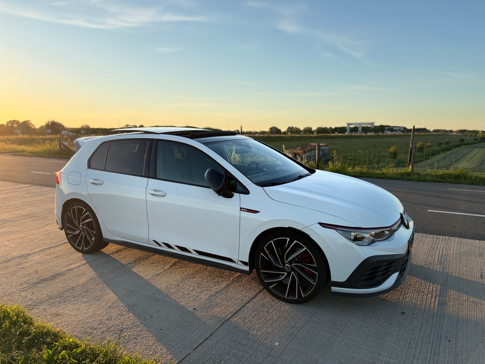 Volkswagen Golf 8 Clubsport 2.0 TSI OPF 221KW Dsg7 2021 Wit, Auto's, Volkswagen, 4 cilinders, 1984 cc, Wit, 75 €/maand