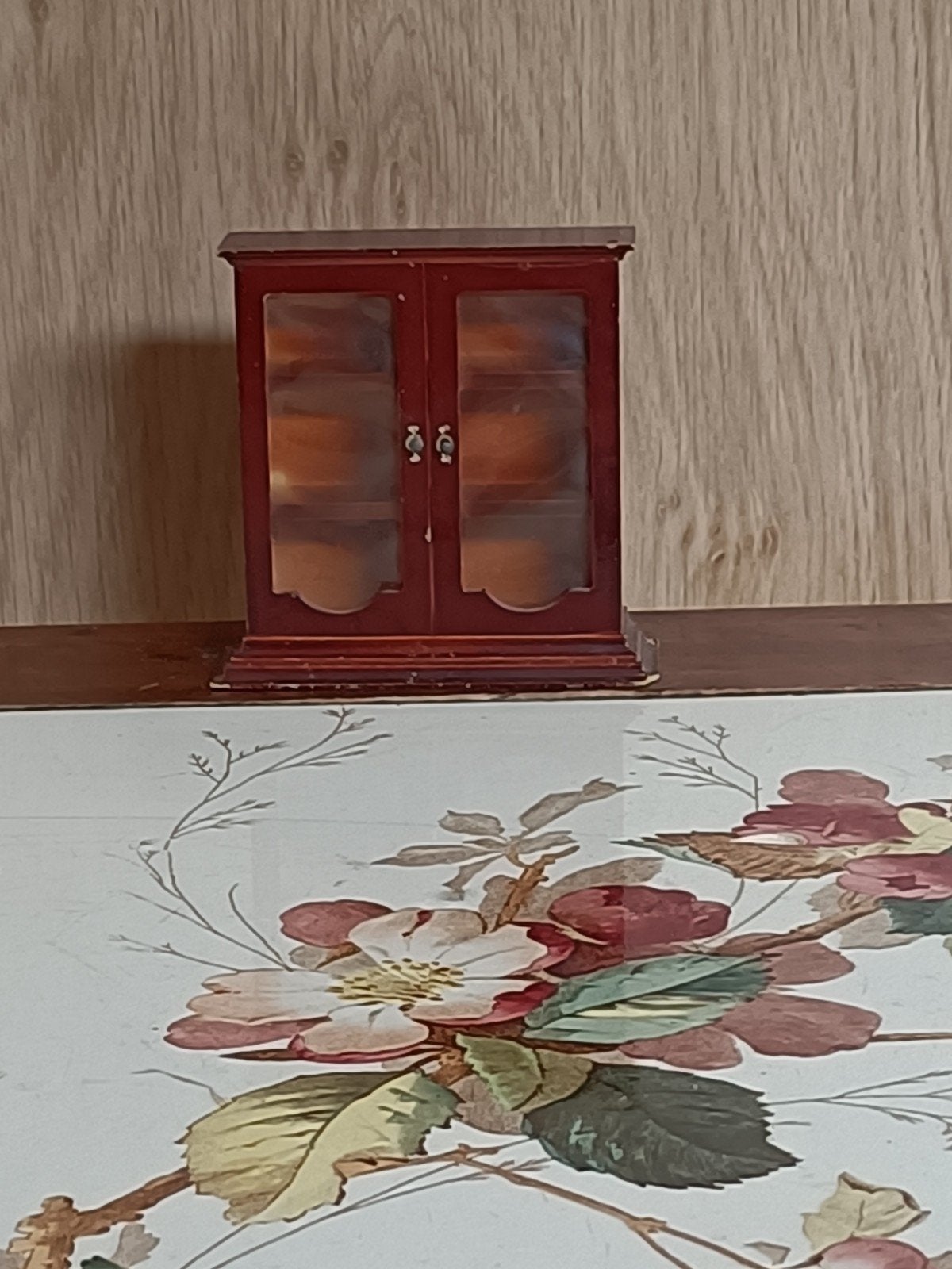 Vintage vitrine kastje poppenhuis jaren '70, Ophalen of Verzenden, Gebruikt, Poppenhuis