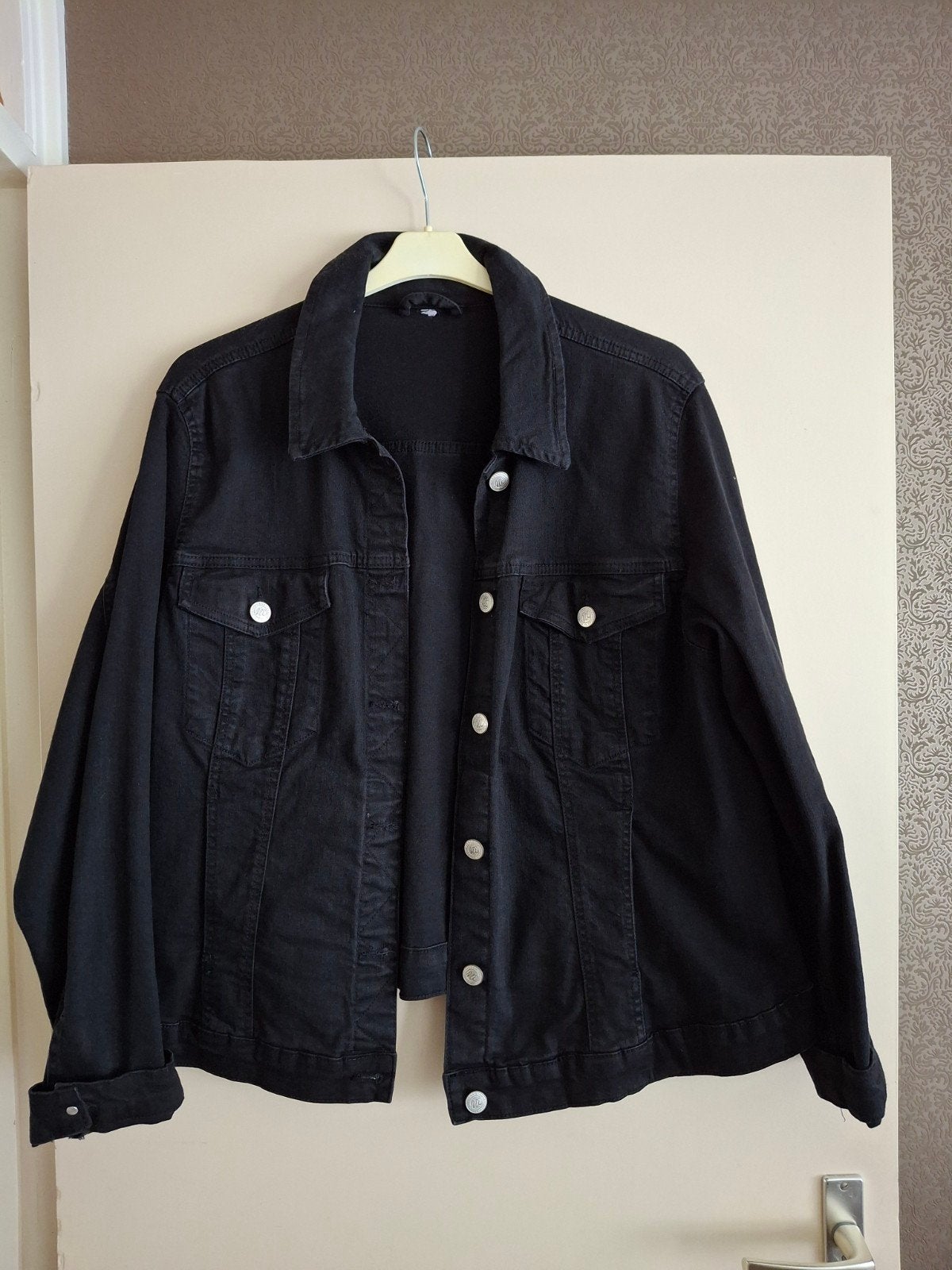 Zwarte Spijkerjas Miss Etam, Ophalen of Verzenden, Zo goed als nieuw, Maat 46/48 (XL) of groter, Zwart