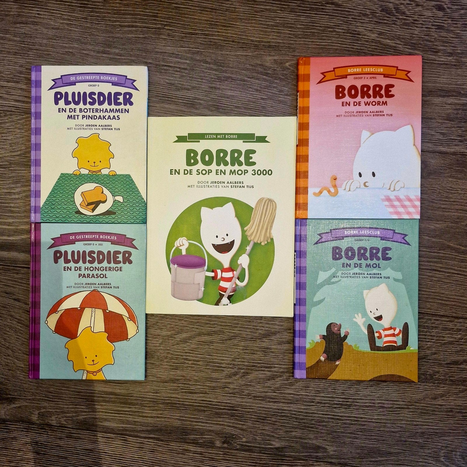 5 Borre boekjes: Borre Leesclub en Pluisdier, Ophalen of Verzenden, Gelezen