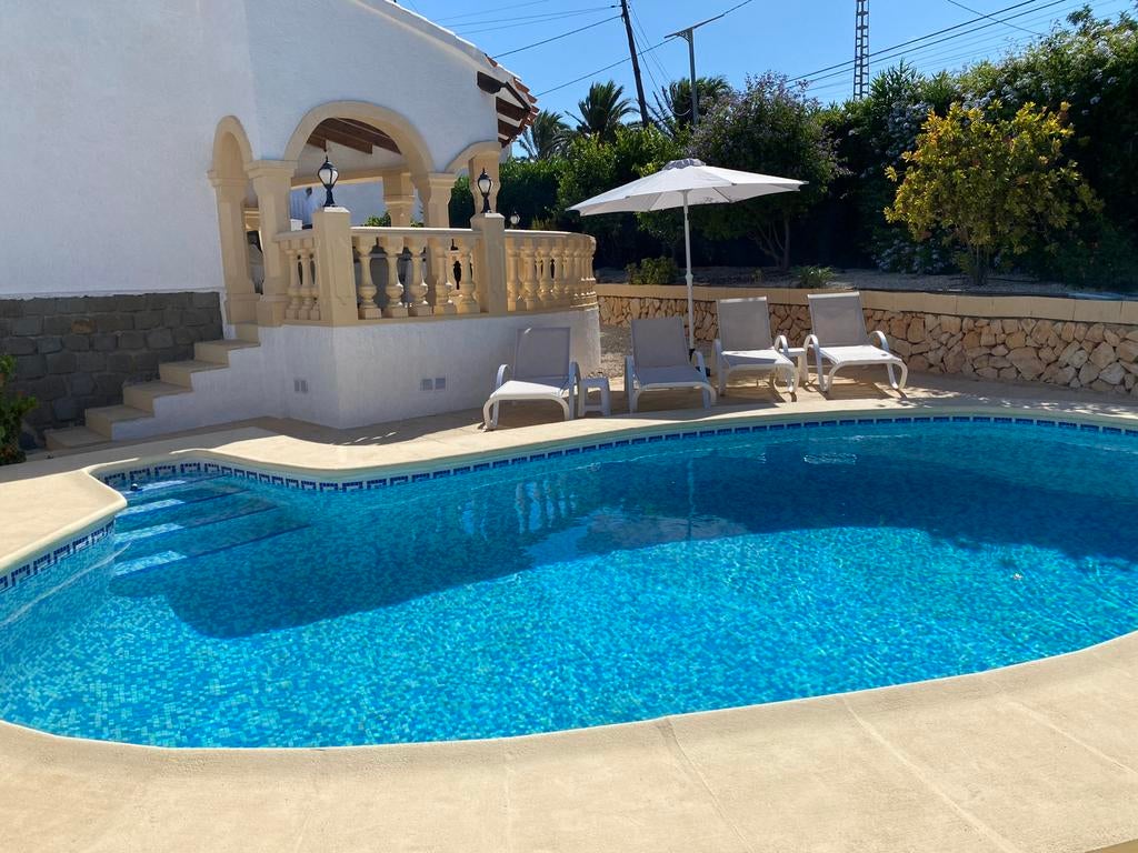 Calpe Spanje ,1 km van de zee ,8 p villa met zwembad.