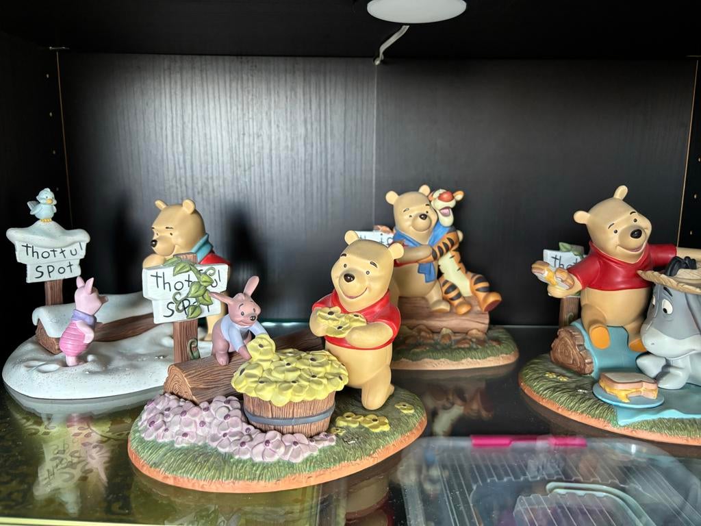Limited Edition Winnie de Poeh Porseleinen Beeldjes Set, Verzamelen, Poppetjes en Figuurtjes, Zo goed als nieuw, Verzenden