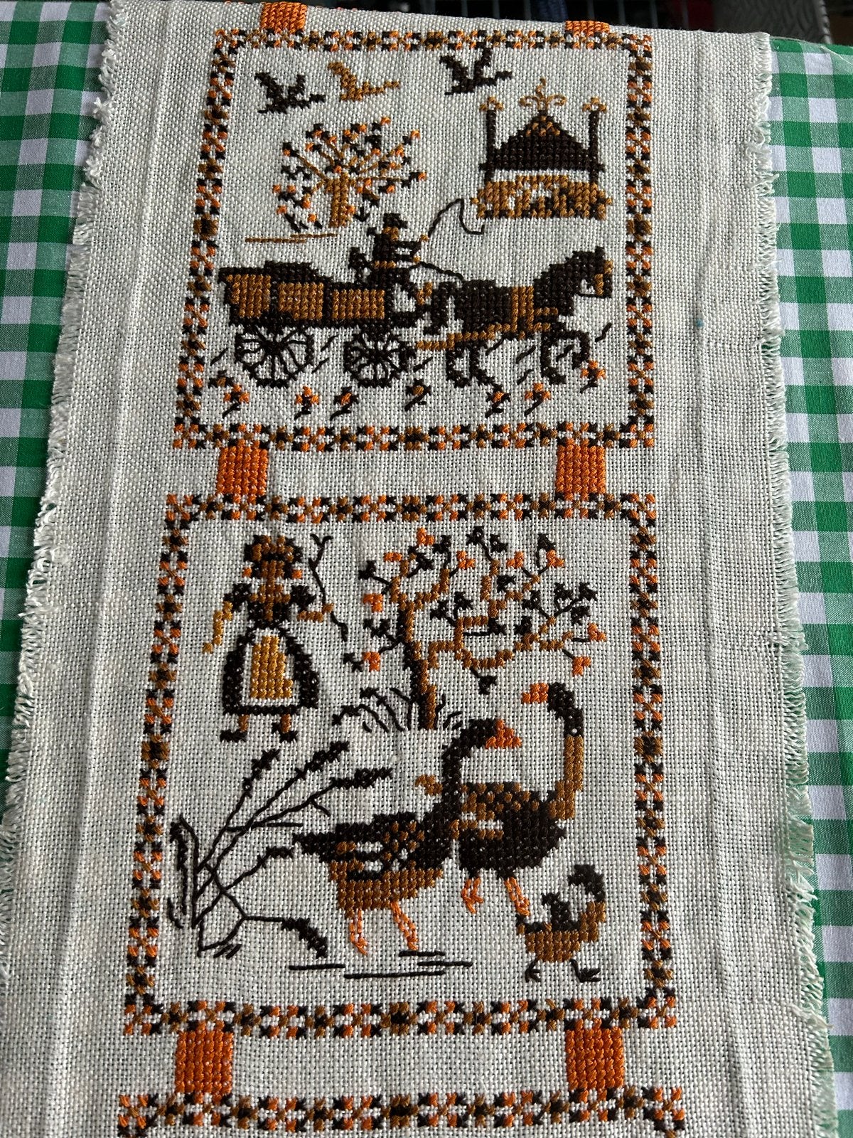 Vintage geborduurd strook met Oud Hollandse taferelen, Ophalen of Verzenden