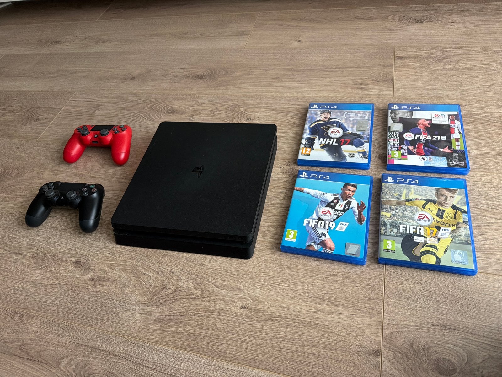 Playstation 4 met 4 games, Ophalen, Met 2 controllers, Original, Gebruikt