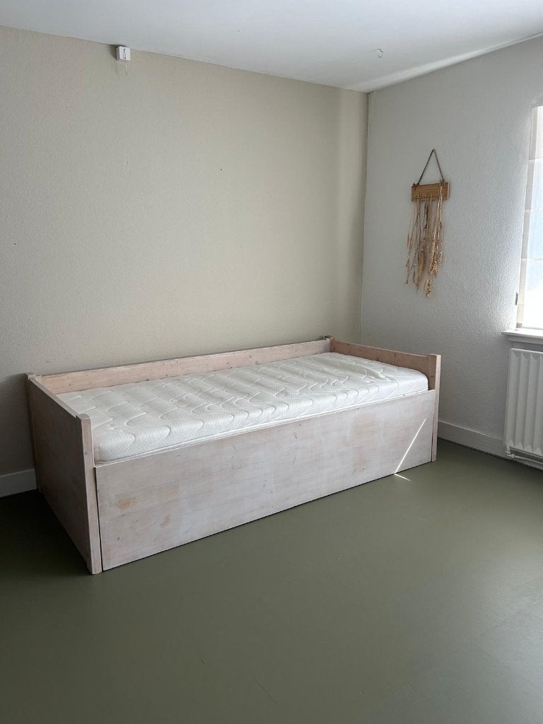 Handig uitschuifbed voor tiener- of logeerkamer, Huis en Inrichting, Slaapkamer | Bedden, Ophalen, Gebruikt, 90 cm, Eenpersoons