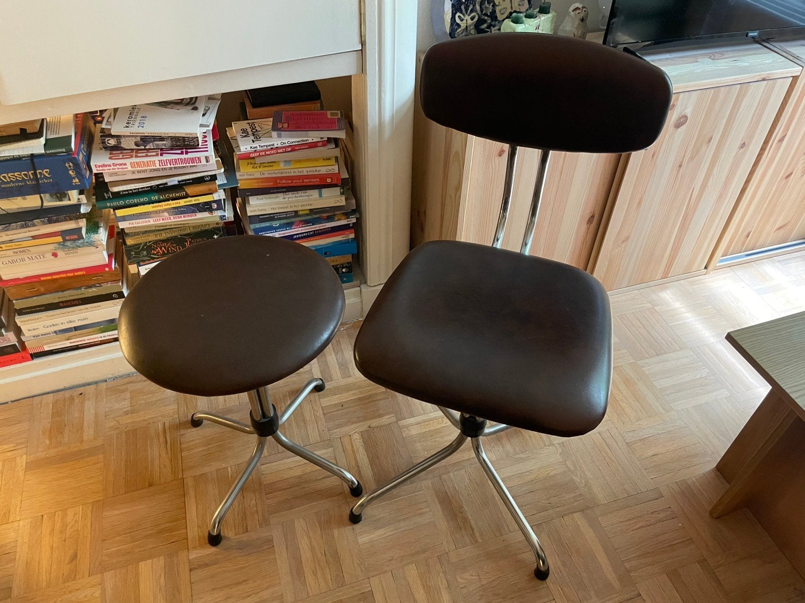 Leuk setje leren stoel / kruk, Ophalen, Gebruikt, Bruin, Eén