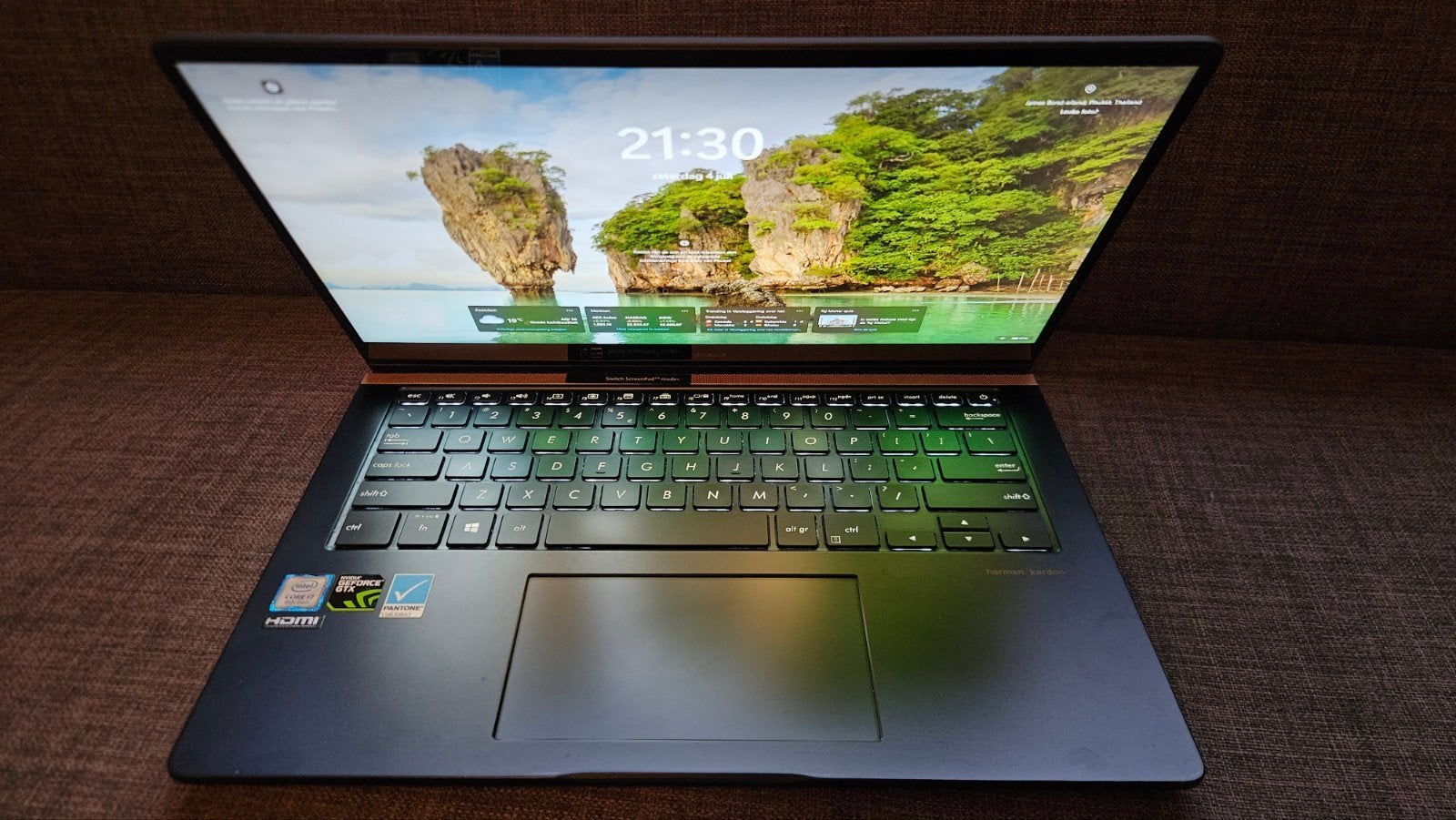 ASUS ZenBook Pro | i7 | 16GB RAM | GTX 1050 Max-Q| ScreenPad, Info@asus.com, Met videokaart, Qwerty, ASUS