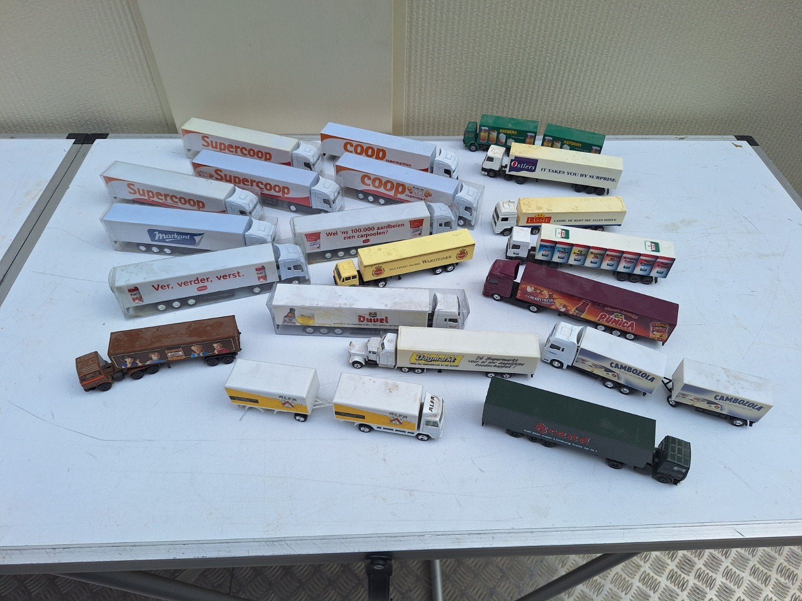 19 modelvrachtwagens 1:87, Hobby en Vrije tijd, Modelauto's | 1:87, Ophalen of Verzenden, Bus of Vrachtwagen, Overige merken