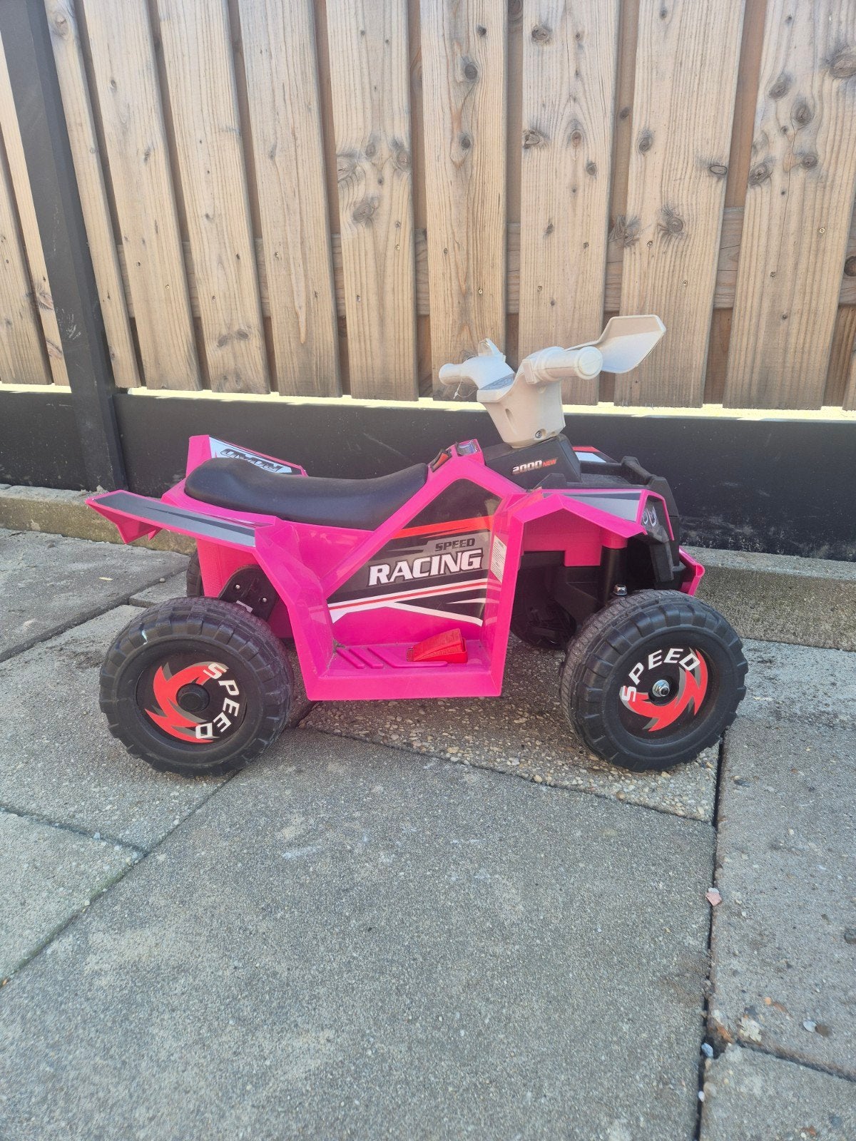 Electrische kinder quad roze met zwart, Ophalen, Zo goed als nieuw