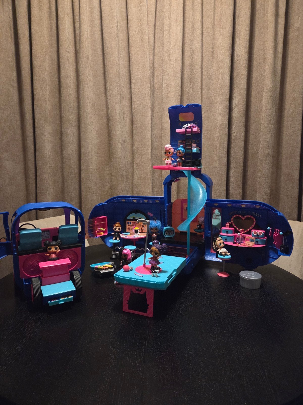 LOL surprise 4 in 1 camper, Kinderen en Baby's, Speelgoed | Poppenhuizen, Ophalen, Zo goed als nieuw, Poppenhuis