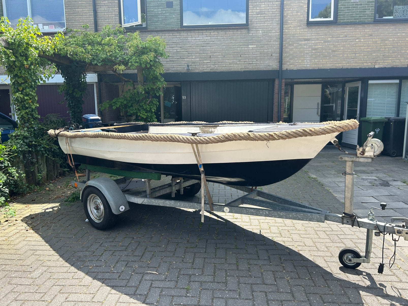 Polyester boot sloep visboot met trailer en motor, Ophalen, Zo goed als nieuw