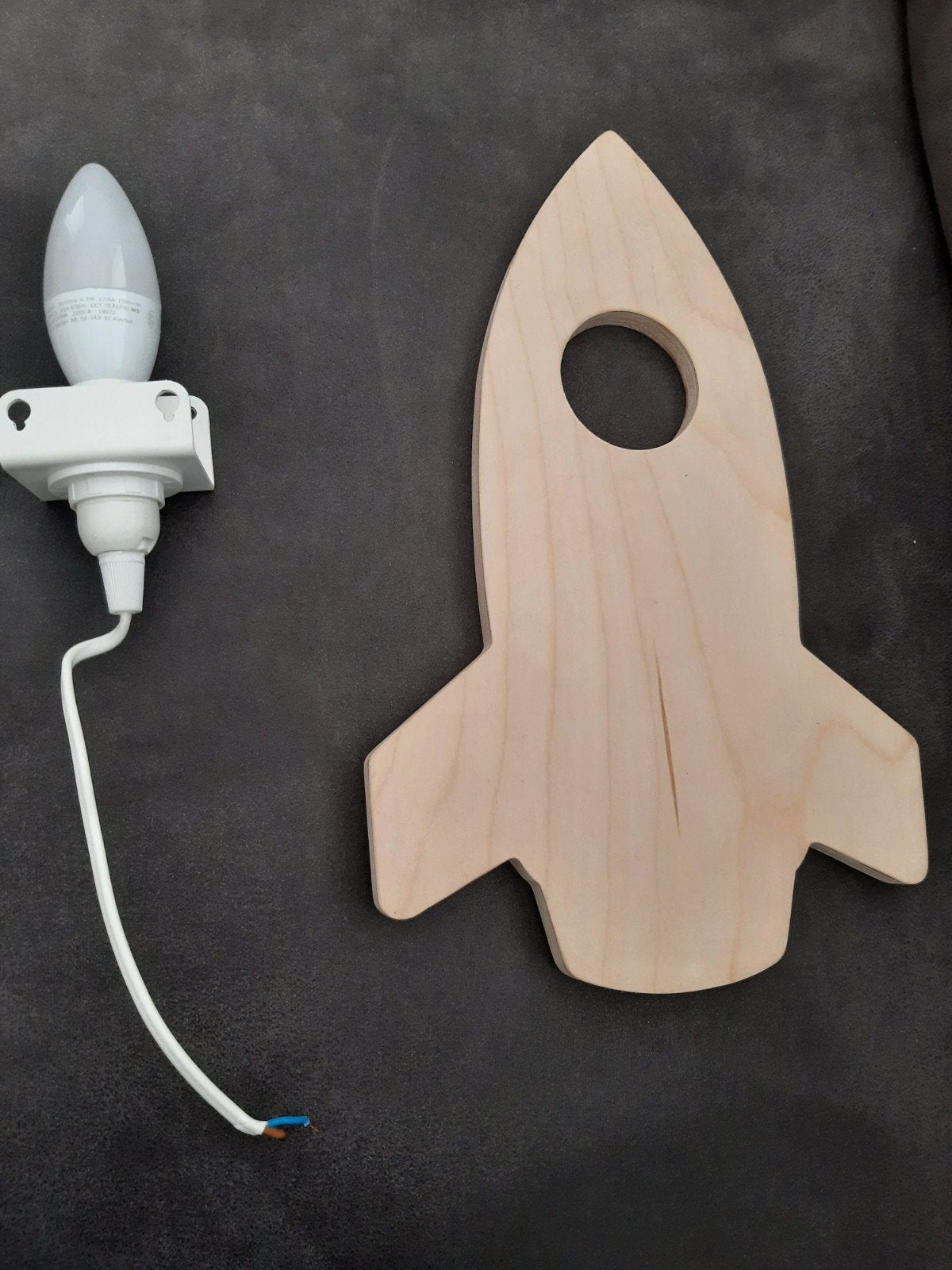 Houten raketlamp., Ophalen