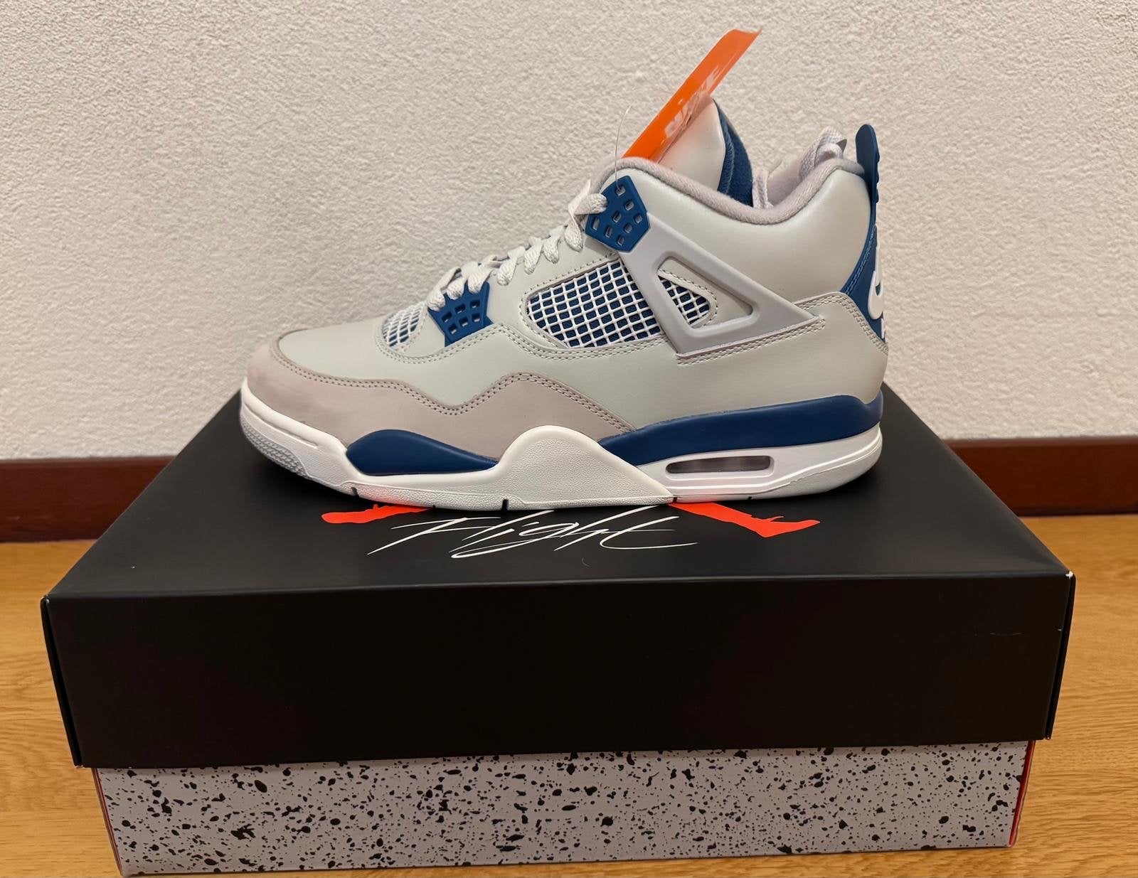 AIR JORDAN 4 RETRO FV5029 141 - Maat 43 - DS, Ophalen of Verzenden, Nieuw, Blauw, Sneakers of Gympen
