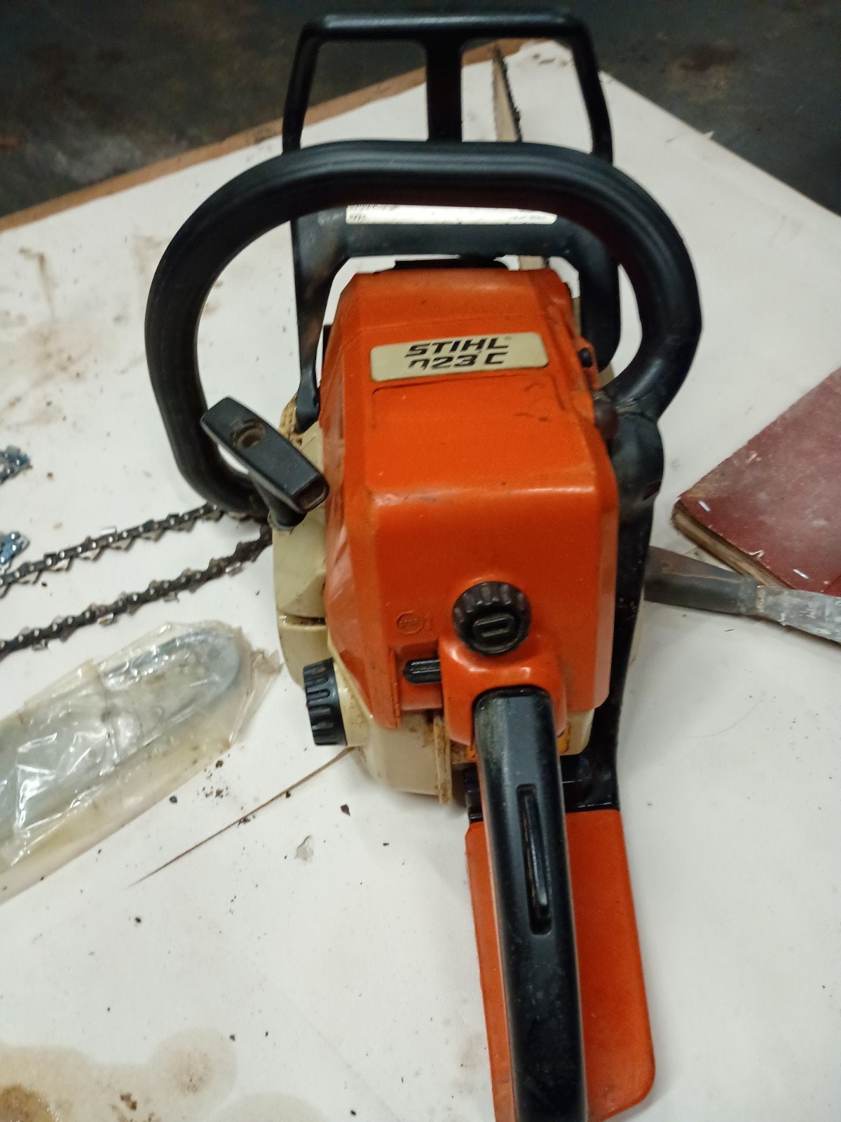 stihl kettingzaag  023c met nieuwe kettingen, Ophalen of Verzenden, Gebruikt, Benzine