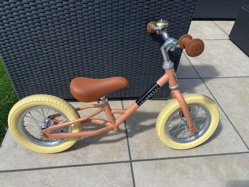 Veloretti loopfiets roze, zo goed als nieuw (2-4 jaar), Ophalen, Zo goed als nieuw, Loopfiets