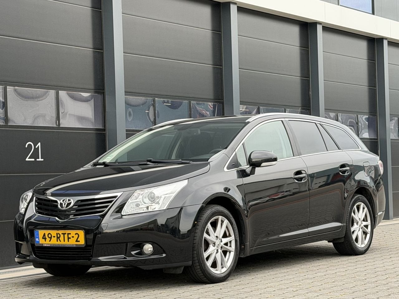 Toyota Avensis 2.0 D-4D Navi Clima Camera (bj 2011), Auto's, 1998 cc, Avensis, Parkeersensor, Zwart