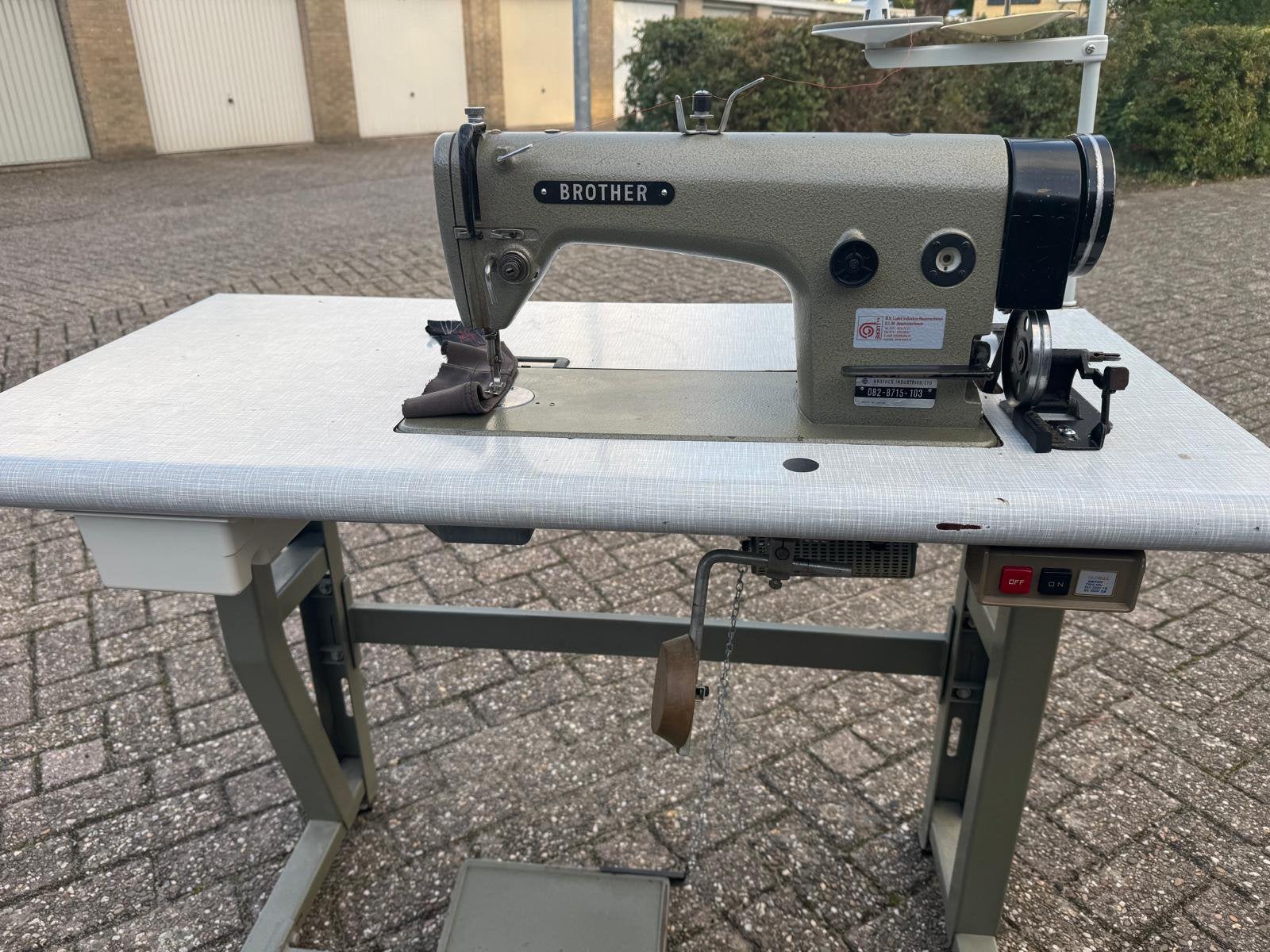 Industriële Brother naaimachine met stille motor, Ophalen, Naaimachine, Brother, Industrieel