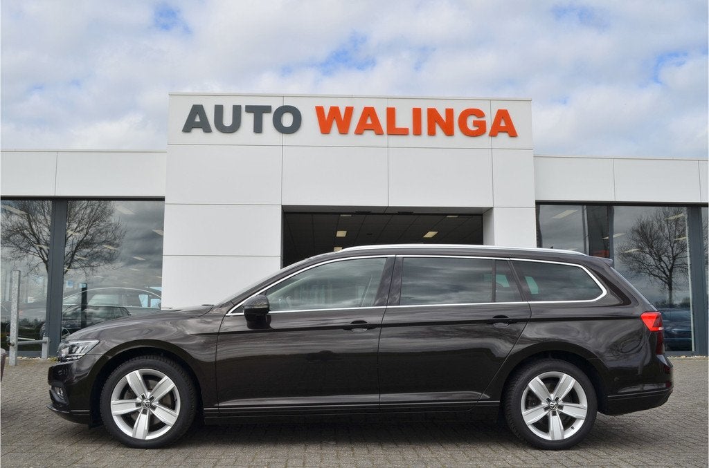 Volkswagen Passat Variant 1.5 TSI Comfort Panoramadak | Acht, 4 cilinders, Origineel Nederlands, Automatische klimaatregeling