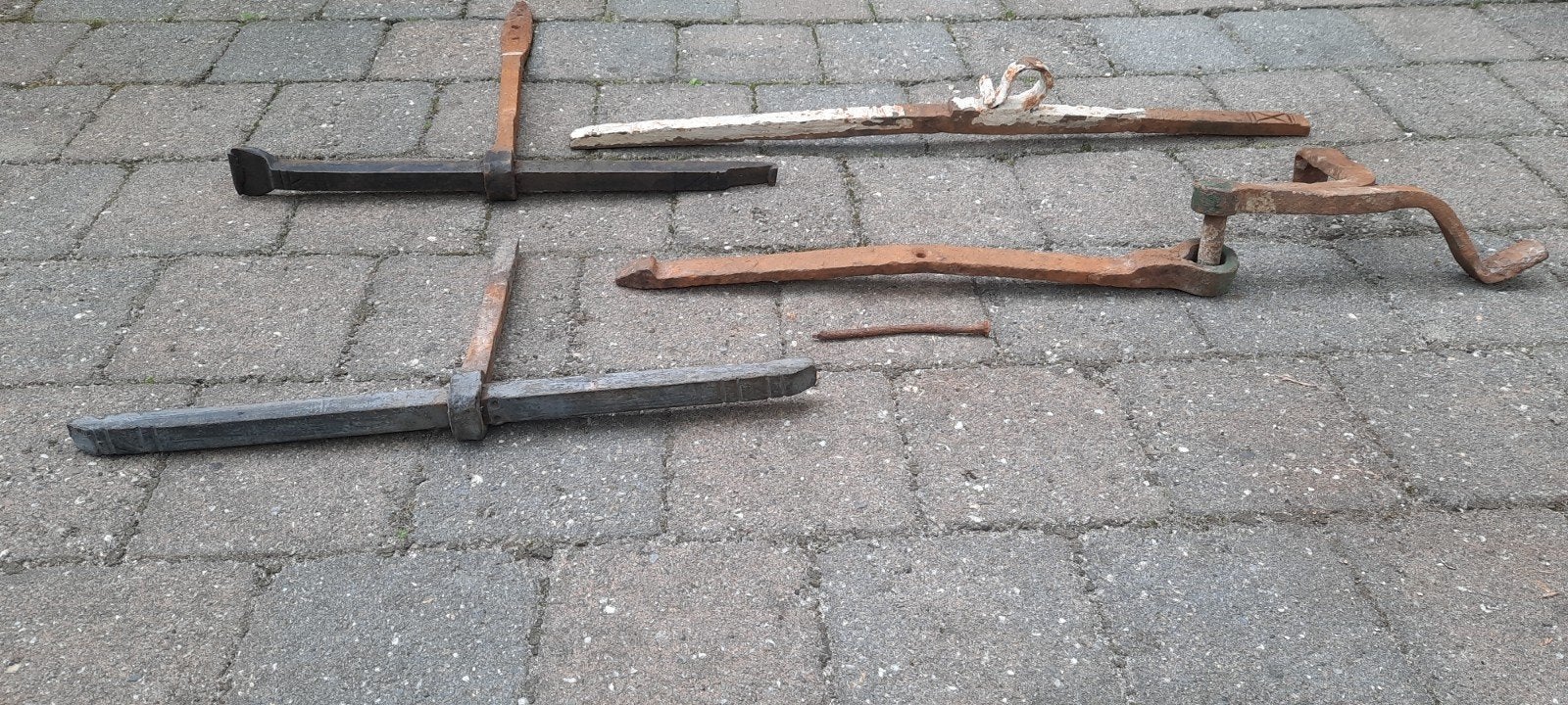 Set van 4 antieke ijzeren muurankers, Ophalen, Gebruikt, 250 mm of meer