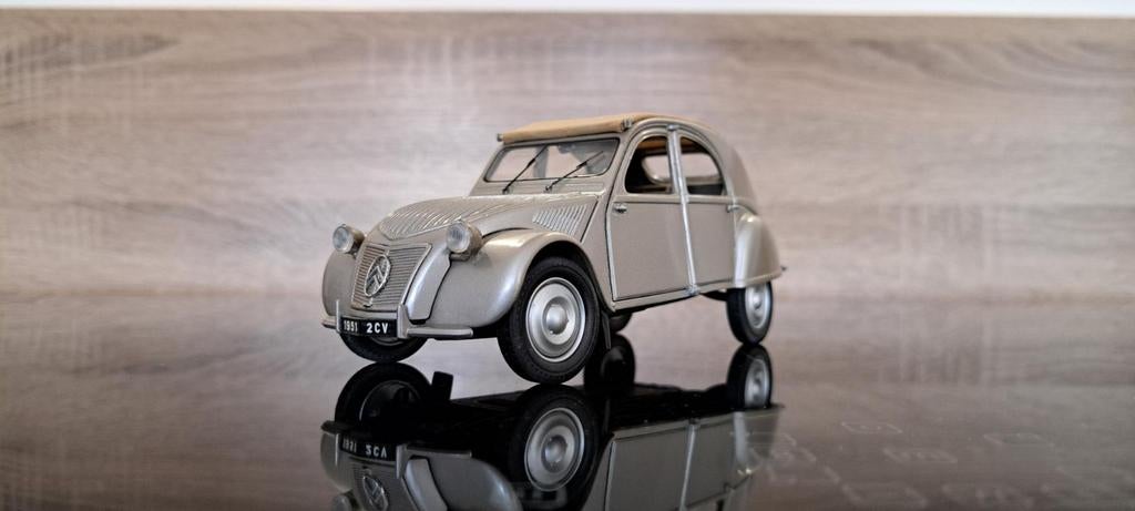 Franklin Mint itroën 2CV 1951 1:24, Hobby en Vrije tijd, Modelauto's | 1:24, Ophalen of Verzenden, Zo goed als nieuw, Auto, Overige merken