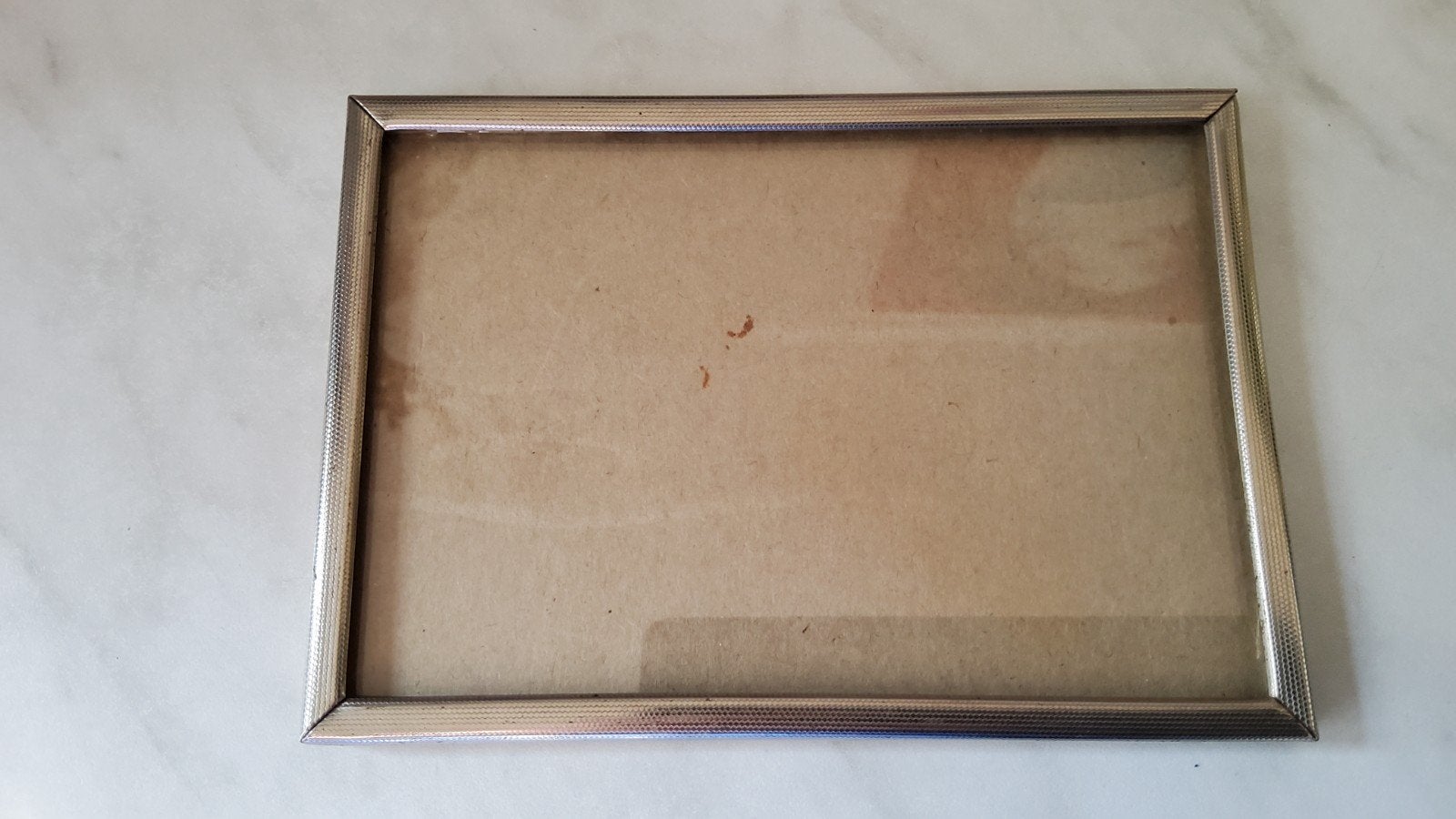 Oud retro klein zilver kleur fotolijstje bewerkt randje., Ophalen of Verzenden