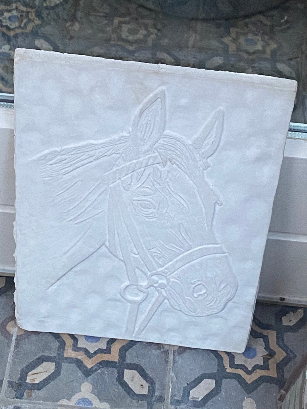 Wit Gipsen kunst schilderij  wand afbeelding paard, Ophalen, Zo goed als nieuw, Schilderij, 75 cm of meer