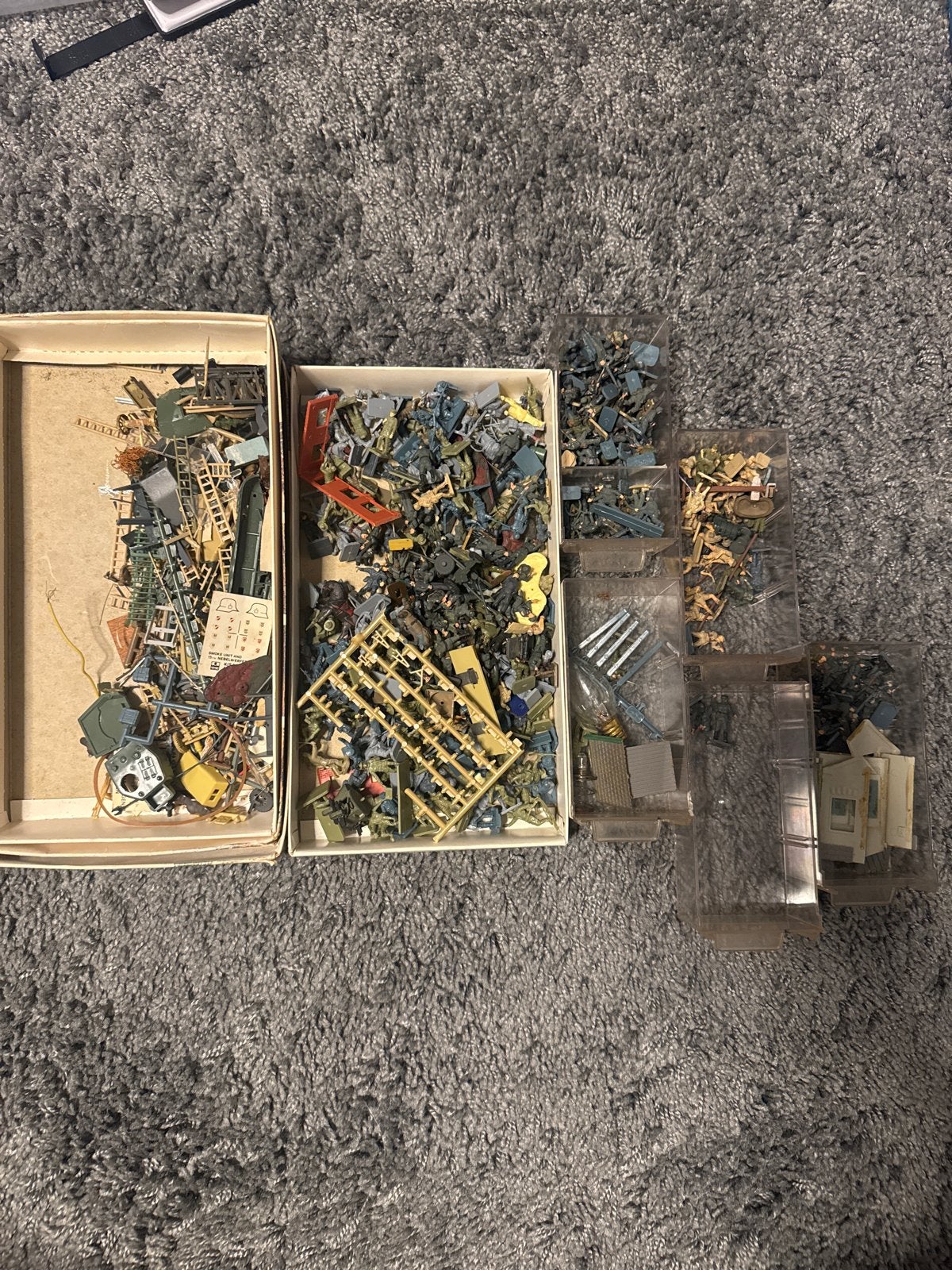 Grote partij militaire figuren en diorama onderdelen 1:72, Ophalen of Verzenden, Gebruikt, 1:50 of kleiner, Figuur of Figuren