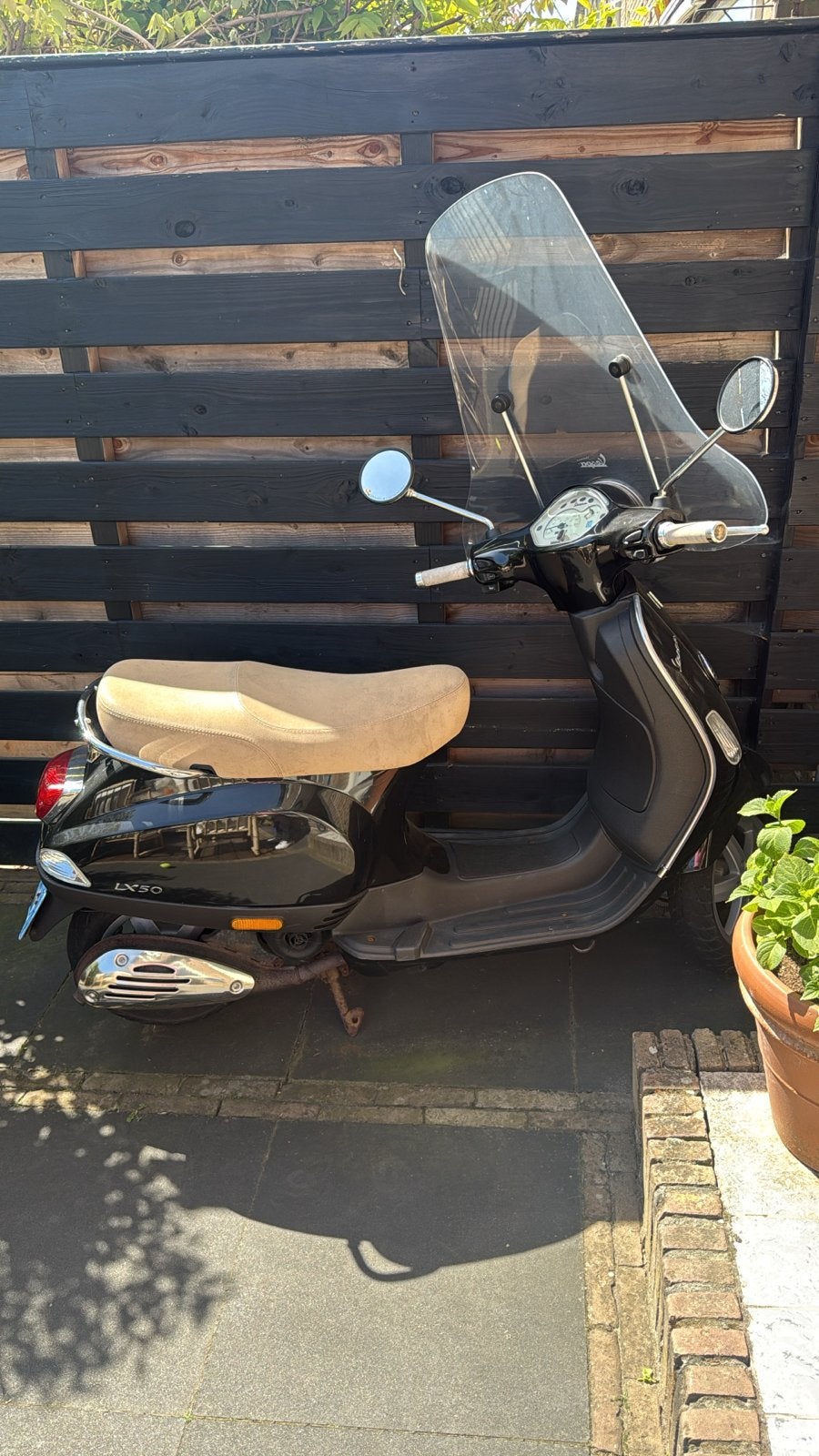 Vespa LX50 - Zwart, Goed Onderhouden, Inclusief Windscherm, Fietsen en Brommers, Scooters | Vespa, Ophalen, Gebruikt, Maximaal 45 km/u