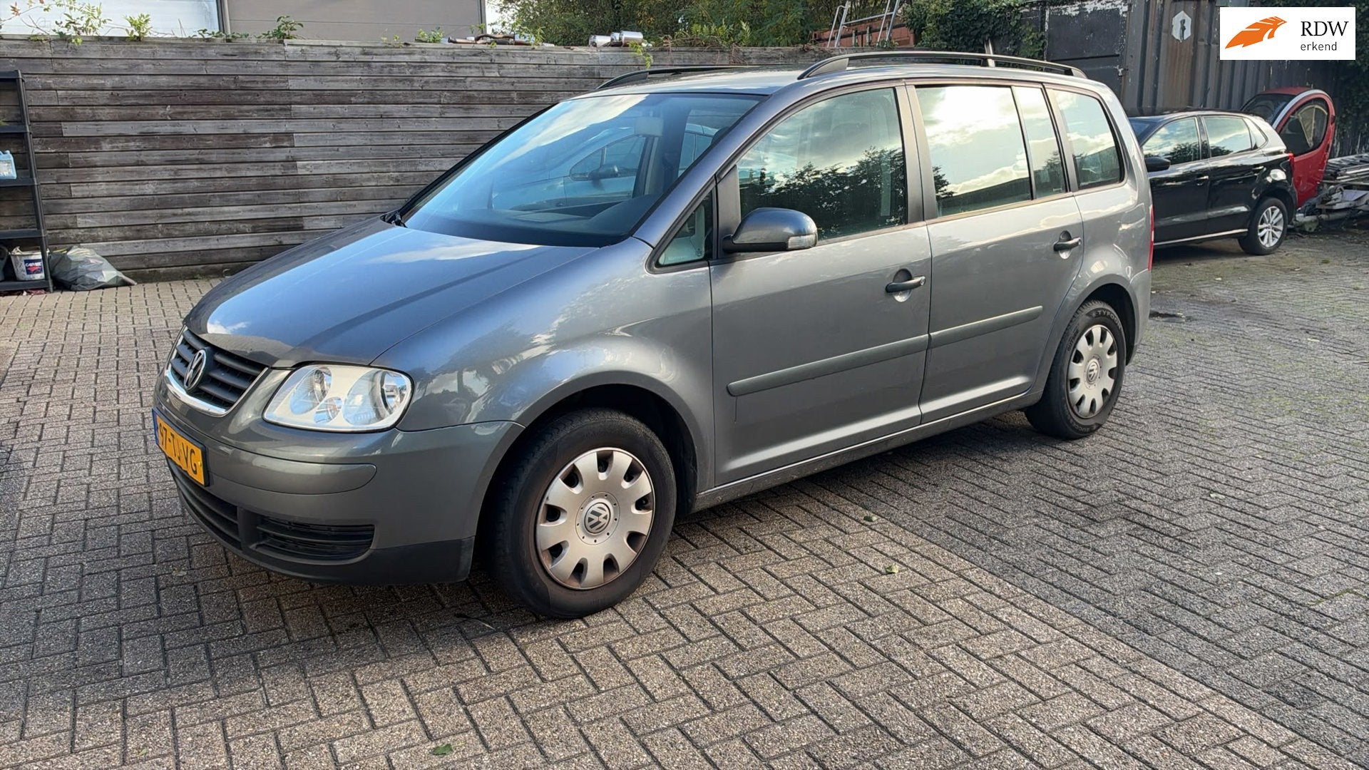 Volkswagen Touran 1.6 Optive II Inruil Koopje nette goed rij, Auto's, Voorwielaandrijving, Gebruikt, 4 cilinders, Handgeschakeld