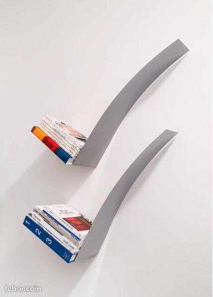 Design boekenplank (of voor CD's)van metaal voor aan de muur, Ophalen of Verzenden, Zo goed als nieuw