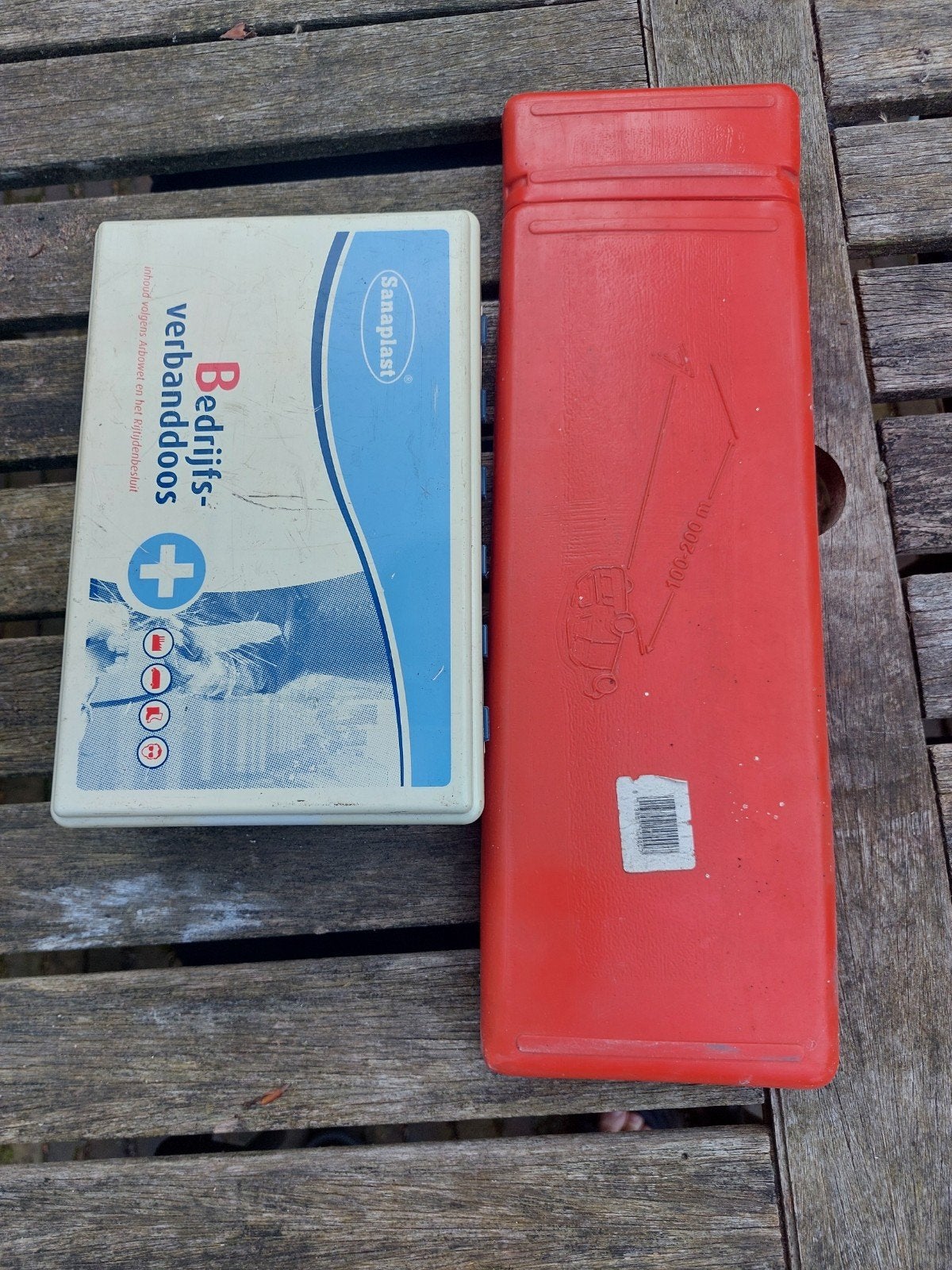 Verbanddoos en gevaren-driehoek, Ophalen