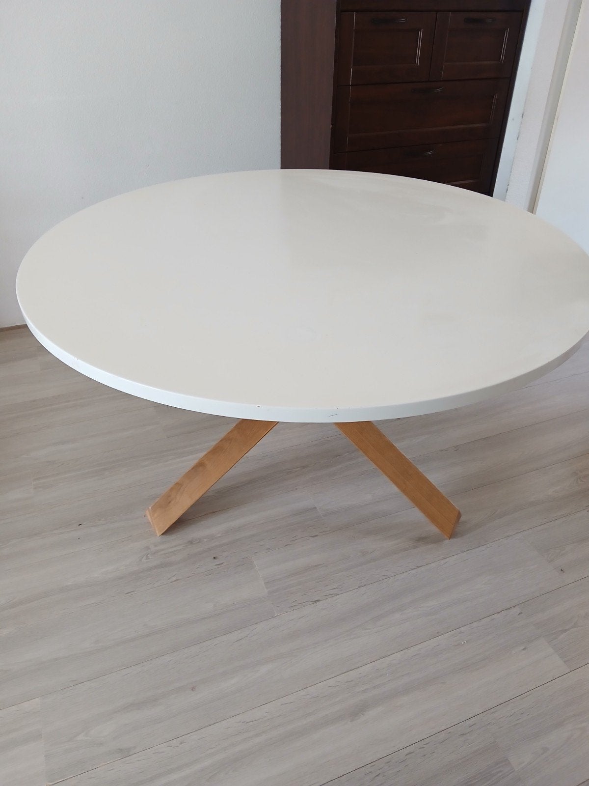 Ronde eettafel met houten onderstel - 135cm diameter, Huis en Inrichting, Tafels | Eettafels, Ophalen, Gebruikt, Rond, Overige houtsoorten